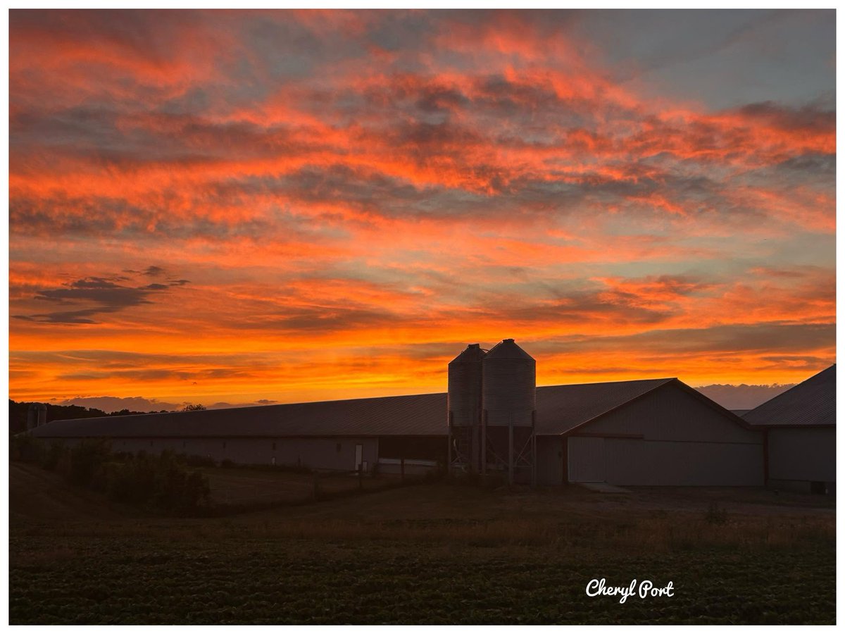 ADMoyerLumber's tweet photo. Good morning, America 🇺🇸 from Pennsylvania. Last night's sunset was another stunner! Today is the dawn of a new day! Let's get after it and make a positive difference. 👊

📷Cheryl Port (Lancaster County) https://t.co/OuVLuNe5GH