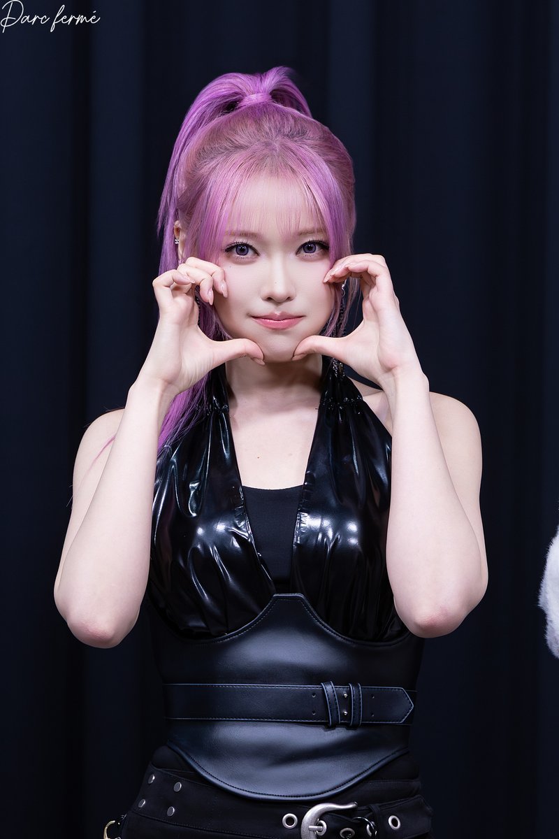 ParcFerme0113's tweet photo. 260515 팬사인회 2  

#빌리 #하람 #Billlie #Haram #수아 #sua https://t.co/nNHF6PQoqY