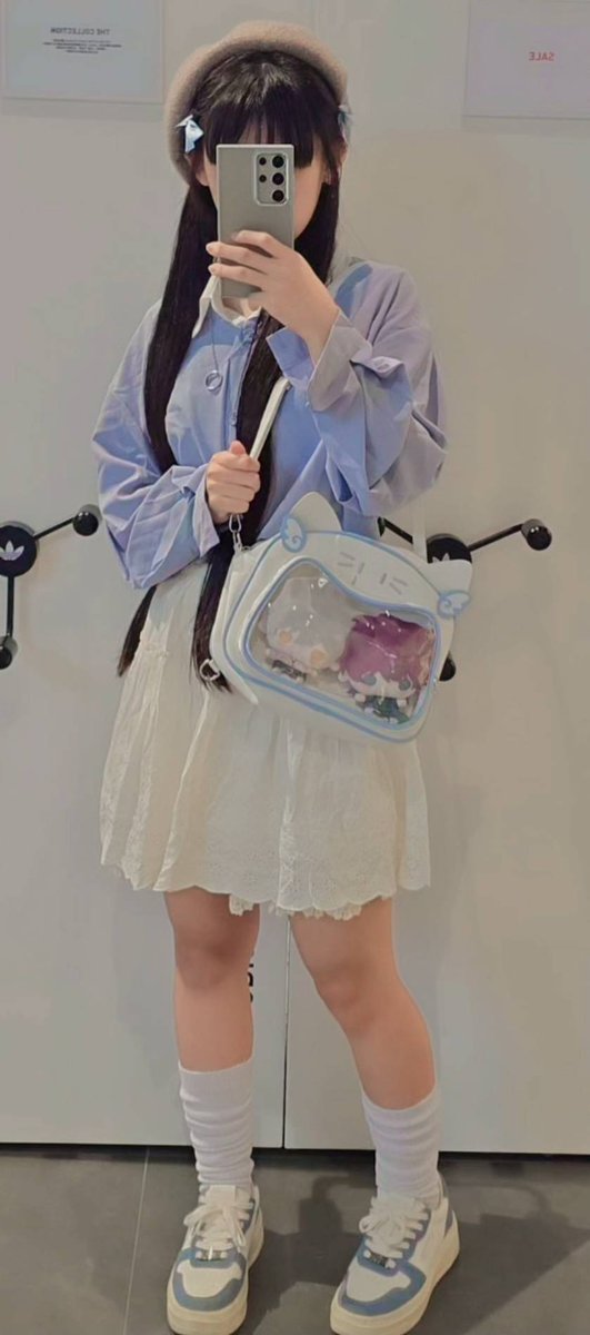 asteroids1225's tweet photo. 獲得了只想穿藍色衣服的病
太好了
（我腿粗。 https://t.co/w9F2kOCkYk