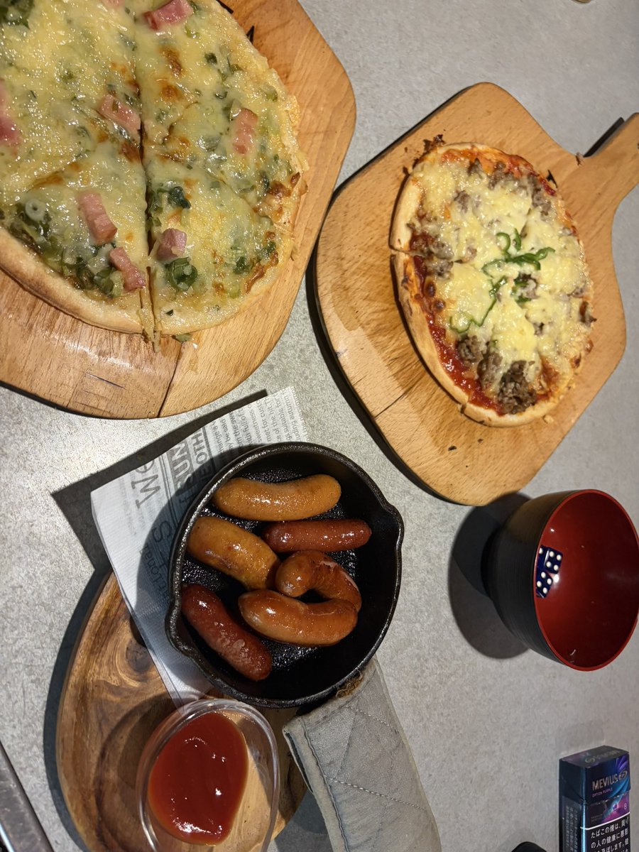 GamingBarBJ's tweet photo. 本日も始まってますよー！

昨日も平日なのに大盛り上がりでありがとうございます。
和歌山のお土産もまだ残ってますので早い者勝ちでどうぞ☺️

今日は花金です！盛り上がっていきましょう！

#バカラ
#ポーカー https://t.co/Q0Hb2FSWO9