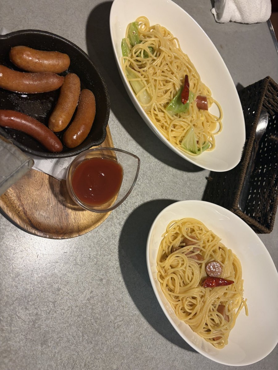GamingBarBJ's tweet photo. 本日も始まってますよー！

昨日も平日なのに大盛り上がりでありがとうございます。
和歌山のお土産もまだ残ってますので早い者勝ちでどうぞ☺️

今日は花金です！盛り上がっていきましょう！

#バカラ
#ポーカー https://t.co/Q0Hb2FSWO9