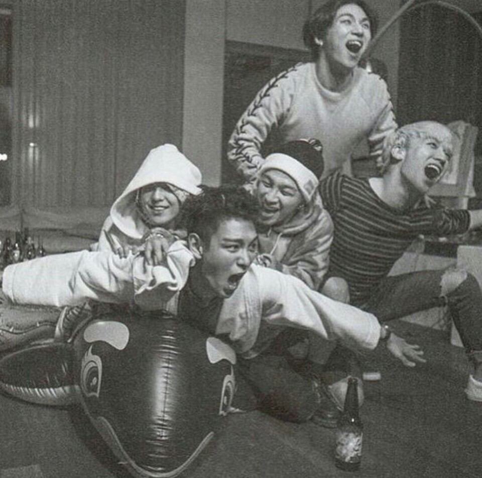 VIP_sunofam1123's tweet photo. #BIGBANGベストソング　＃声をきかせて
#BIGBANG

『WE LIKE 2 PARTY』

初めて聞いた時にビビっときてそれからずっと好きな曲！！ワクワクできる曲🎧

初めて行った0to10のLIVEを思い出せる💭
早くBIGBANGに会いたい https://t.co/EwKepI7wgn