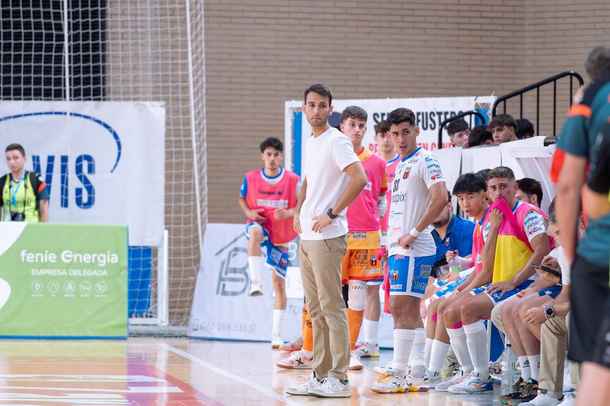 WanapixSala10's tweet photo. 𝐏𝐑𝐄𝐕𝐈𝐀

@JorgePalosFSala y @raulopez_17 nos hablan de la semana decisiva para el club. 
Todas las sensaciones de la previa del 2º partido de la final del playoff de ascenso en nuestro canal de Youtube:
🔗https://t.co/mYh5oQvzpm

#Wanapix #Futsal #Zaragoza #FinalPlayoffs https://t.co/N6c15Eycpq