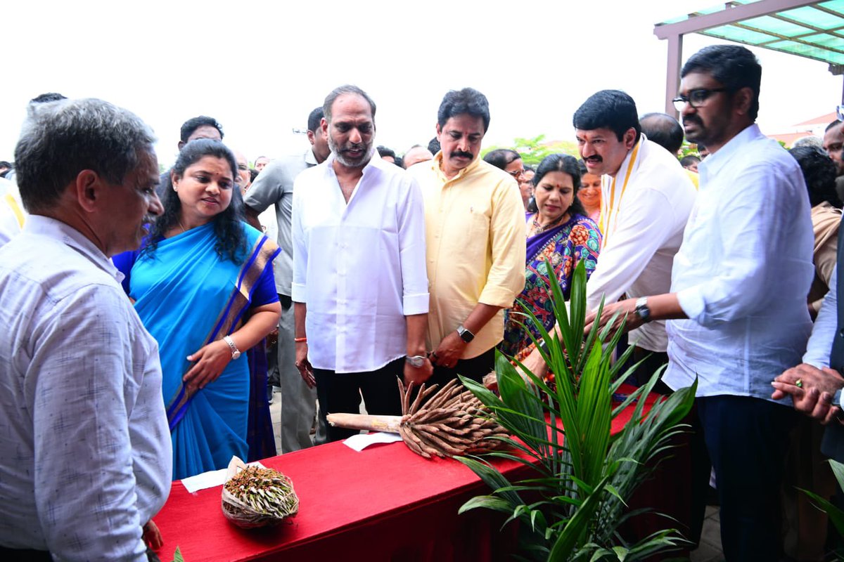 RKarimilli's tweet photo. మన రాష్ట్ర అభివృద్ధి, ప్రజా సంక్షేమం మరింత ముందుకు సాగాలంటే తెలుగుదేశం, జనసేన, భారతీయ జనతా పార్టీ కార్యకర్తలు సమన్వయంతో పనిచేయాలని పిలుపునిచ్చాను. ప్రజల ఆశయాలకు అనుగుణంగా ఆంధ్రప్రదేశ్‌ను అన్ని రంగాల్లో అగ్రగామిగా తీర్చిదిద్దేందుకు కట్టుబడి ఉన్నామని మరొక్కమారు తెలియచేస్తున్నాను. https://t.co/pLogFHUeGm