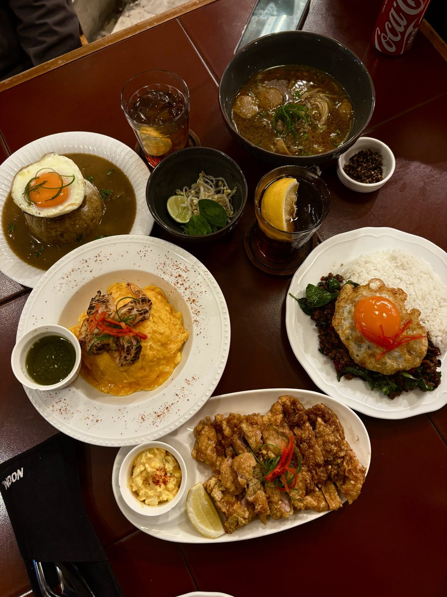 arundintaa's tweet photo. Makan malem bersama teman teman kantorku di Noom🍴 https://t.co/xe5pLMopDK