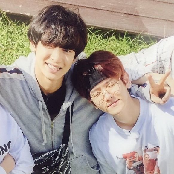 lokimybabe's tweet photo. nakamura and hirose or should we say... chanyeol and baekhyun?? https://t.co/vqA0bLlv1p