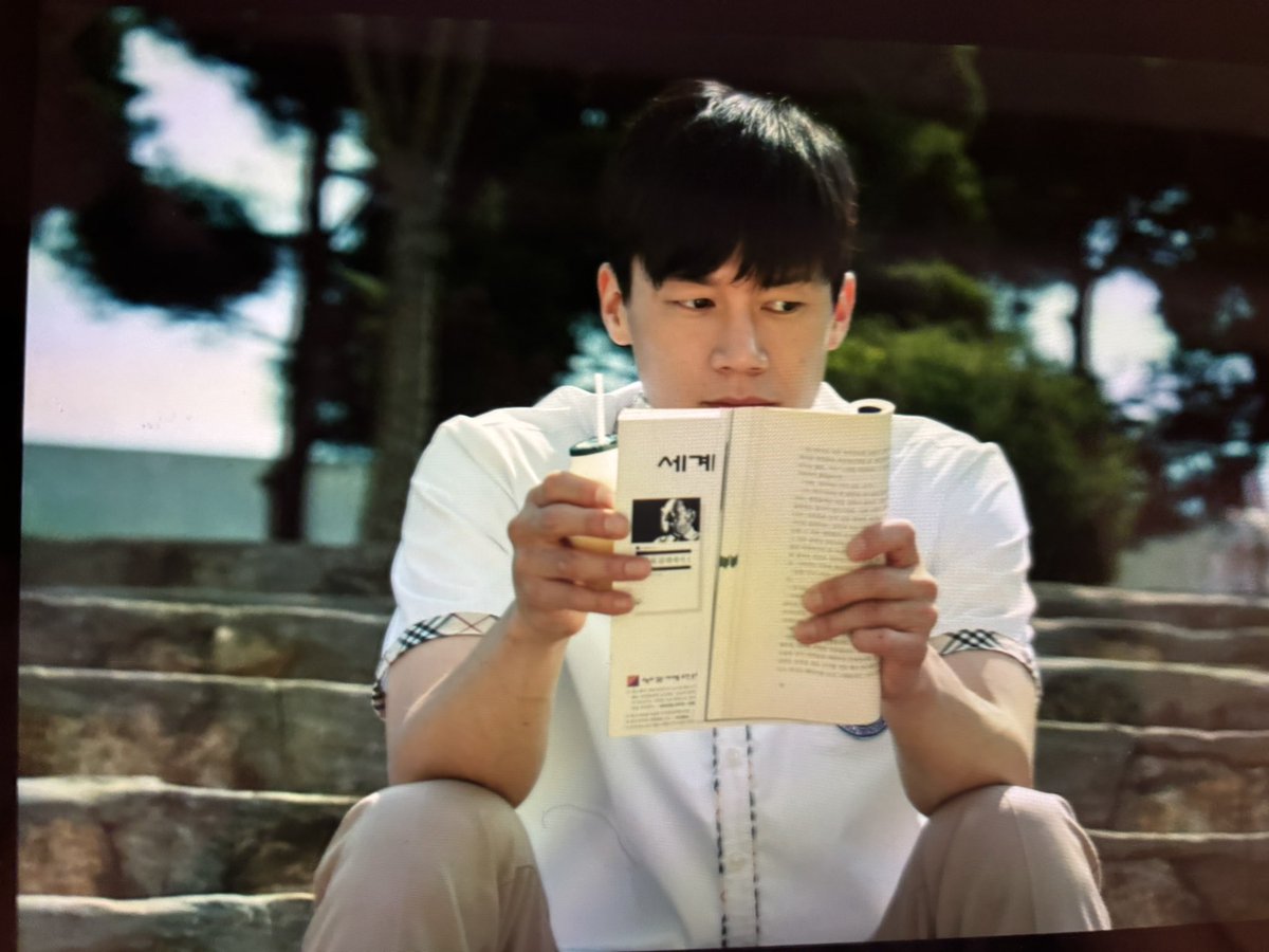 seal_k_seal's tweet photo. 2015年の韓ドラ「リミット〜My Beautiful Bride」（僕の美しい花嫁）で、キムムヨルは高校生の役もやってるんだけど、違和感ないのすごい。リュックの背負い方かな。制服がお似合い。#キムムヨル #リミット #僕の美しい花嫁 #ｱﾏｿﾞﾝﾌﾟﾗｲﾑ https://t.co/gHTLaQ6GbS
