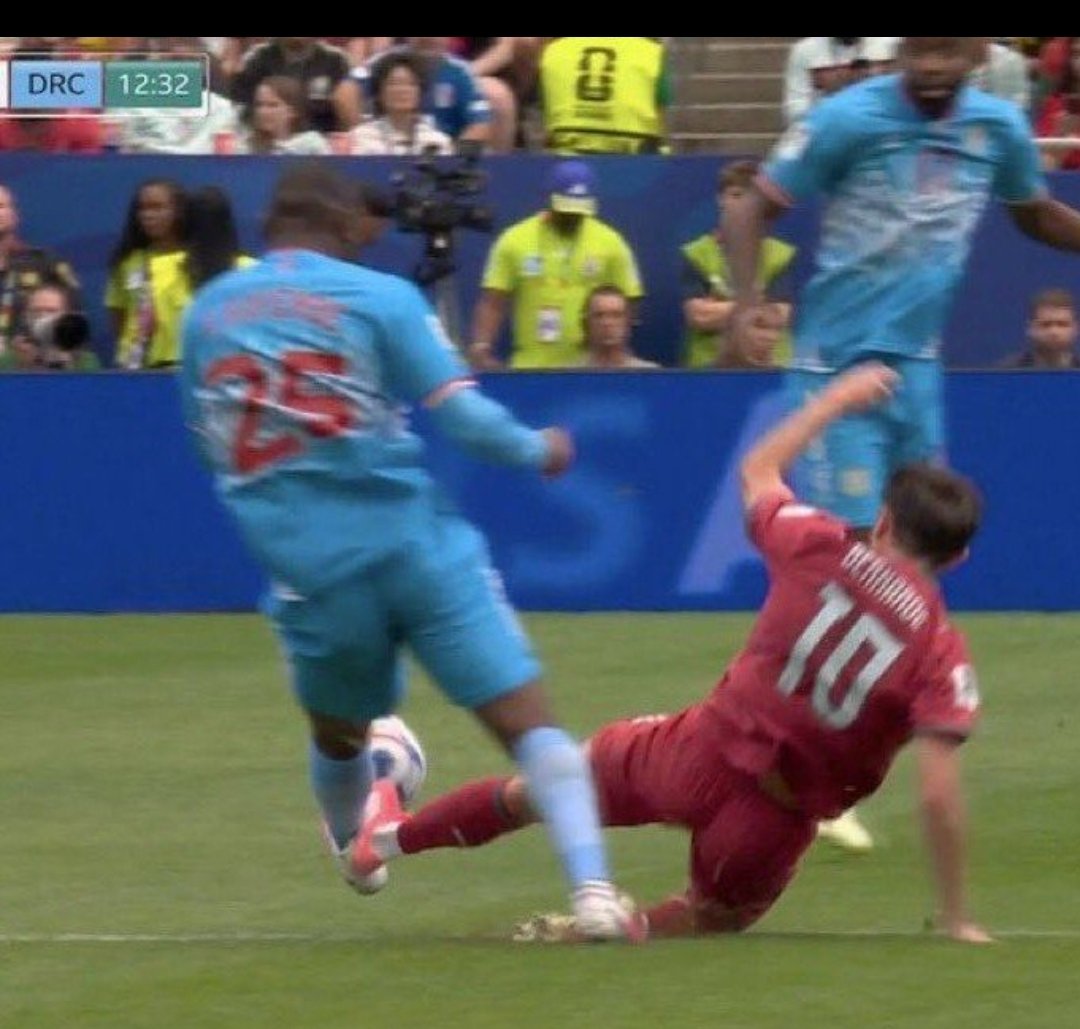jarfk5115's tweet photo. @ww1pp @bt3 كل ذولي ما انطردو جت على ميسي https://t.co/tn9PtdJeE5