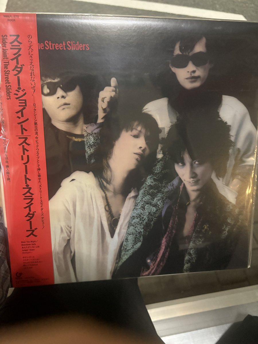 Tom__McCartney's tweet photo. 突然出逢っちまった最高の一枚。
だけどなんてこと！
肝心のレコードプレイヤーは
マイ・EX・ベイベーのお家の中。

マジでのら犬にさえなれない・・・

そうだ、月曜日のVARITに行こう‼️ https://t.co/uHgtc1cPSw
