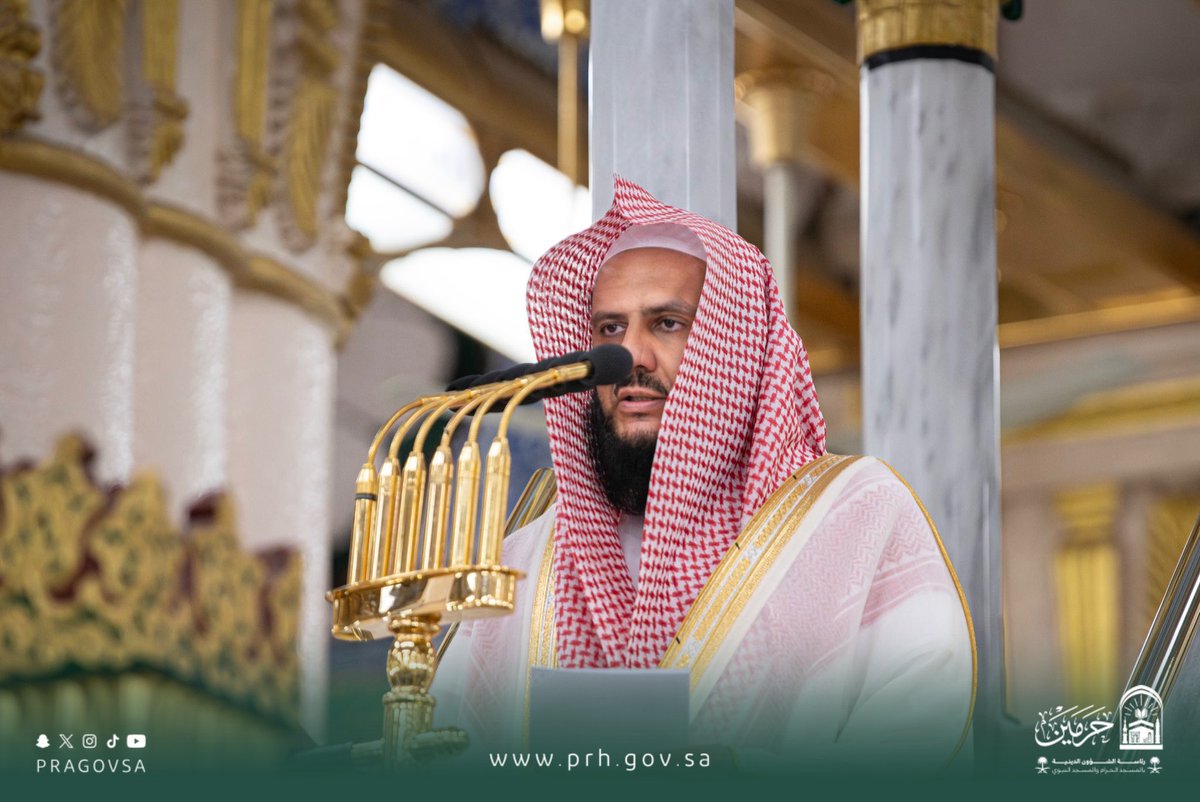 PRAGOVSA's tweet photo. فضيلة الشيخ الدكتور #خالد_المهنا في خطبة #الجمعة بـ #المسجد_النبوي: الْمَسَاجِدُ بُيُوتُ اللَّهِ فِي أَرْضِهِ، وَأَحَبُّ الْبِقَاعِ إِلَيْهِ سُبْحَانَهُ، أَمَرَ اللَّهُ بِبِنَائِهَا وَصَوْنِهَا؛ لِتَكُونَ مَوَاضِعَ ذِكْرِهِ وَتَسْبِيحِهِ وَتَعْظِيمِهِ، يَعْمُرُهَا رِجَالٌ يَتَعَاهَدُونَهَا خَمْسَ مَرَّاتٍ فِي يَوْمِهِمْ وَلَيْلَتِهِمْ؛ لِيُقِيمُوا فَرَائِضَ اللَّهِ عَلَيْهِمْ، شَهِدَ اللَّهُ لِرُوَّادِهَا بِالإِيمَانِ، فَلَا يَتَعَاهَدُهَا إِلَّا مُؤْمِنٌ يَحْذَرُ الآخِرَةَ وَيَرْجُو رَحْمَةَ رَبِّهِ.