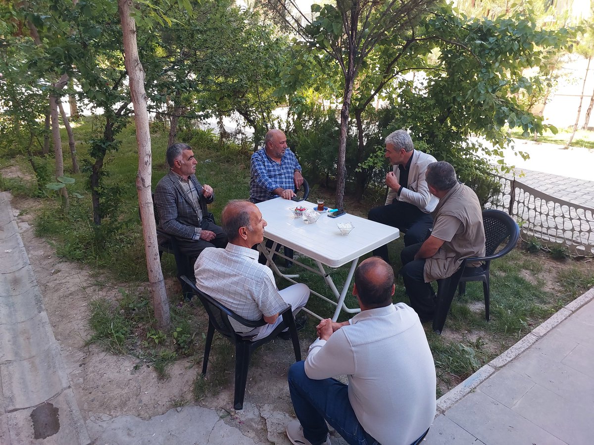 vanaktusba's tweet photo. 📍 Tuşba / Abdurrahmangazi Mahallesi

Abdurrahmangazi Mahallemizde vatandaşlarımızla bir araya gelmeye devam ediyoruz. Hemşehrilerimize Cumhurbaşkanımız Sayın Recep Tayyip Erdoğan’ın selamlarını ileterek üyelerimize teşekkür belgelerini takdim ettik.

Ziyaretlerimizde vatandaşlarımızın talep, öneri ve yaşadığı sorunları dinleyerek notlarımızı aldık. İletilen her konunun takipçisi olacak, çözümü noktasında gerekli girişimleri sürdüreceğiz.

Samimi karşılamaları ve misafirperverlikleri için tüm hemşehrilerimize teşekkür ediyor, birlik ve beraberlik içerisinde çalışmalarımıza devam ediyoruz.

#AKPartiTuşba #Gönülbağı 
@ahmetbuyukgumus @mustafaalkayis @Recep_ayd25 @K_Turkmenoglu_V @Burhan_Kayaturk @ArvasAbdulahat   @umitkanan72 @serdaraysan65 

@akparti @AKGMTeskilat @akpartivan