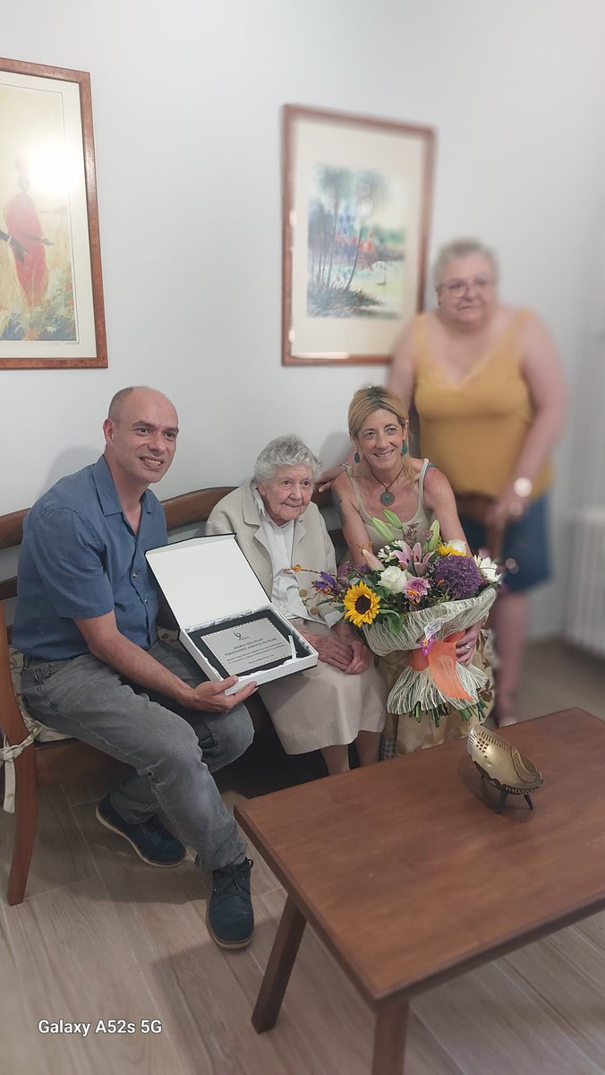 BerrizkoUdala's tweet photo. 1️⃣0️⃣0️⃣ María Soledad Fernández Arroyo Alvearrek 100 urte bete ditu

Zorionak María Soledad! 🎉

-

1️⃣0️⃣0️⃣ María Soledad Fernández Arroyo Alvear cumple 100 años

Zorionak María Soledad! 🎉 https://t.co/E1o1OfzWYA