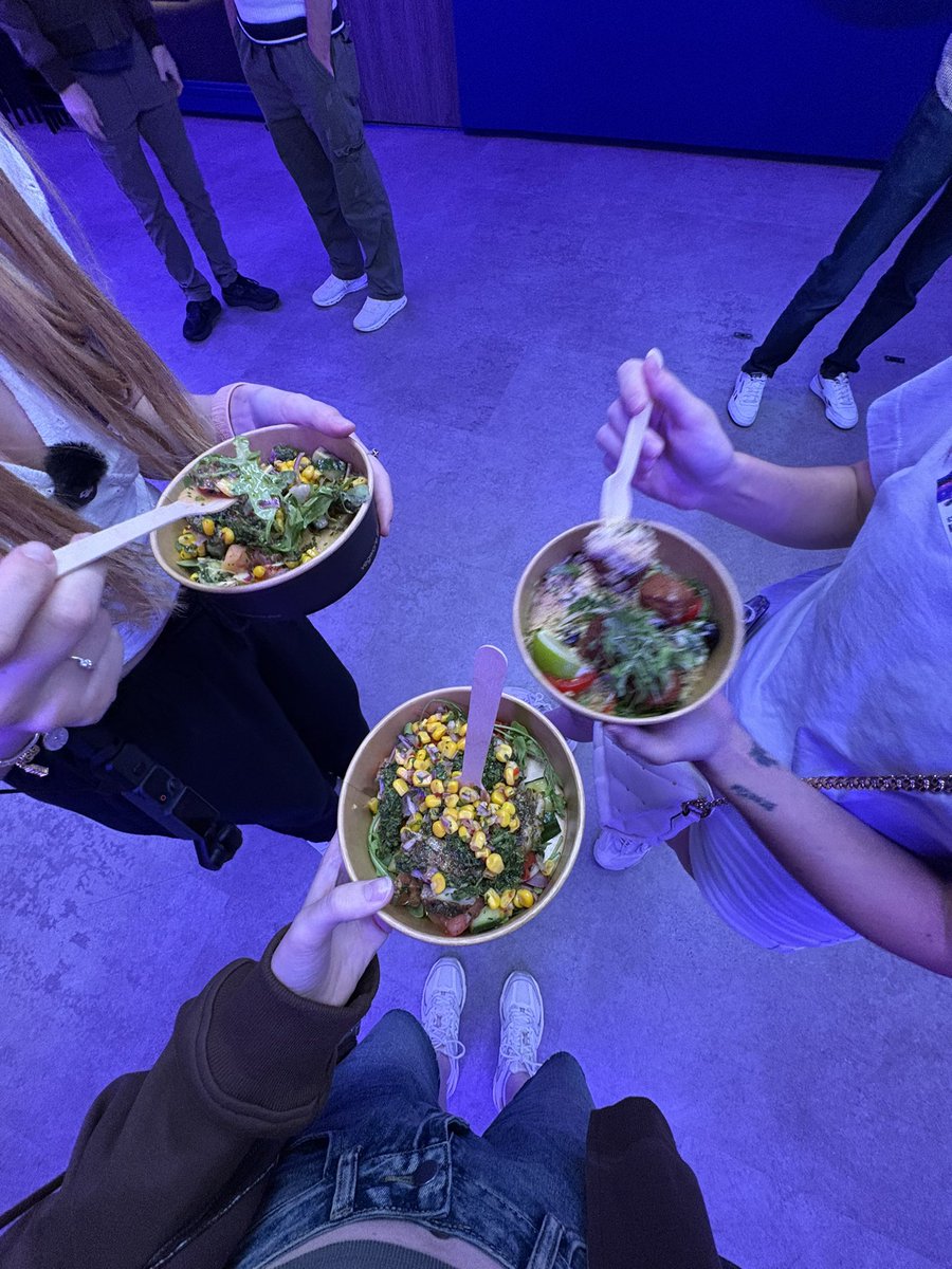 willow tweet media
