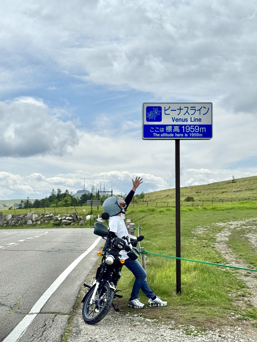 saf1_cc110's tweet photo. #丸目のライトがカッコいいバイク選手権 

梅雨の晴れ間に休みとなれば走るしかないでしょ😊

新緑のビーナスラインへ行ってきました
暑くも寒くもなく気持ちよかったなぁ👍

#ビーナスライン 
#クロスカブ https://t.co/JXJmulBR7u