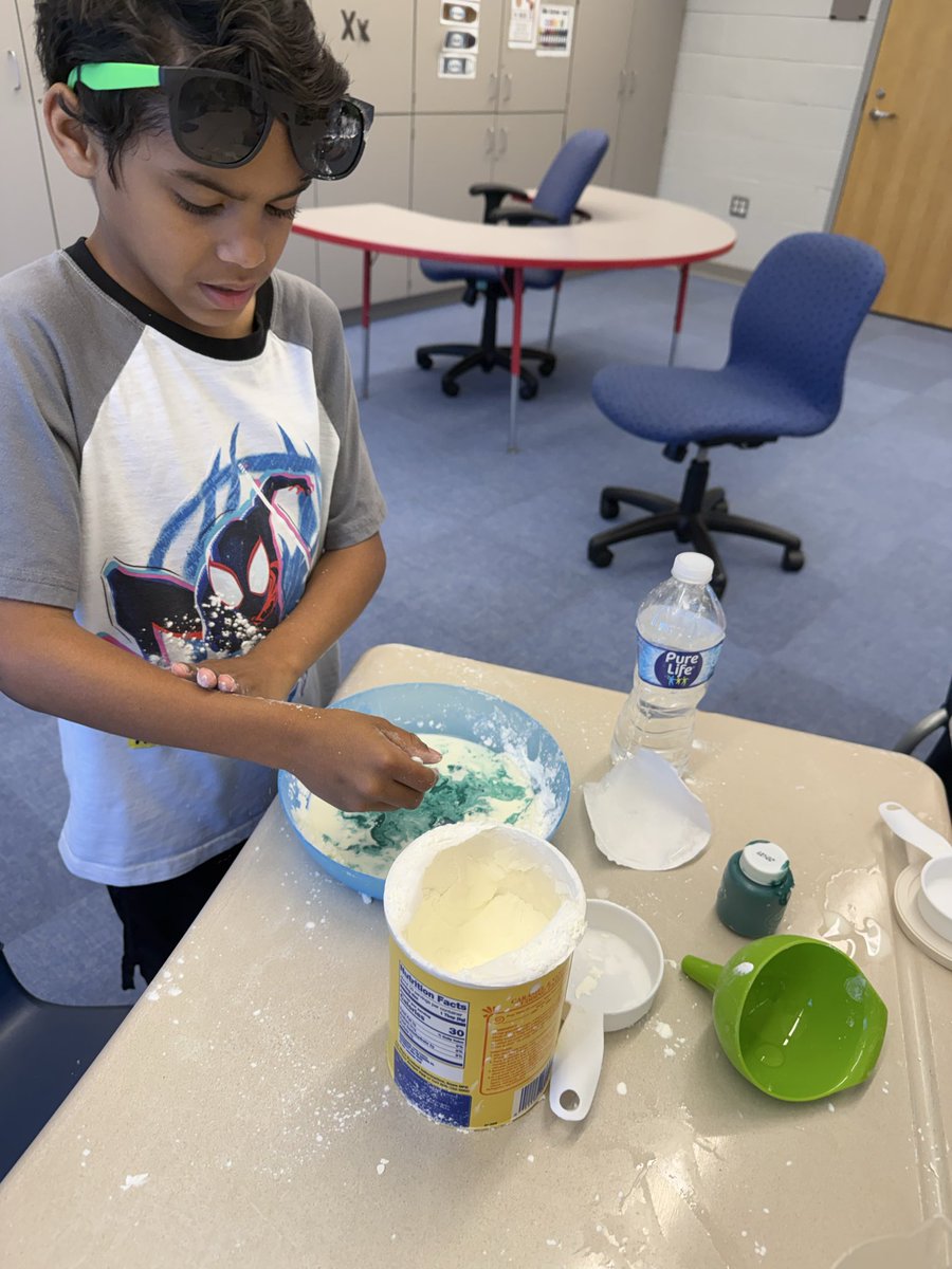 MsAlberty's tweet photo. Science experiments at Summer Experience ! 👩🏻‍🔬🧪🥼🧫 https://t.co/CIJiUIcBk4