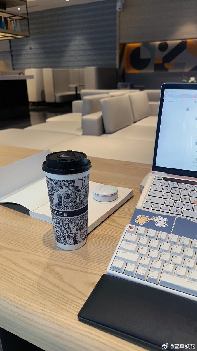 AndresJRodrig11's tweet photo. Busy Tuesday at the office – just wrapped up a quick brainstorm for the new client project, fueling up with my go-to iced latte before the next meeting. Small wins make workdays smooth!， https://t.co/E3bMdbUxBv