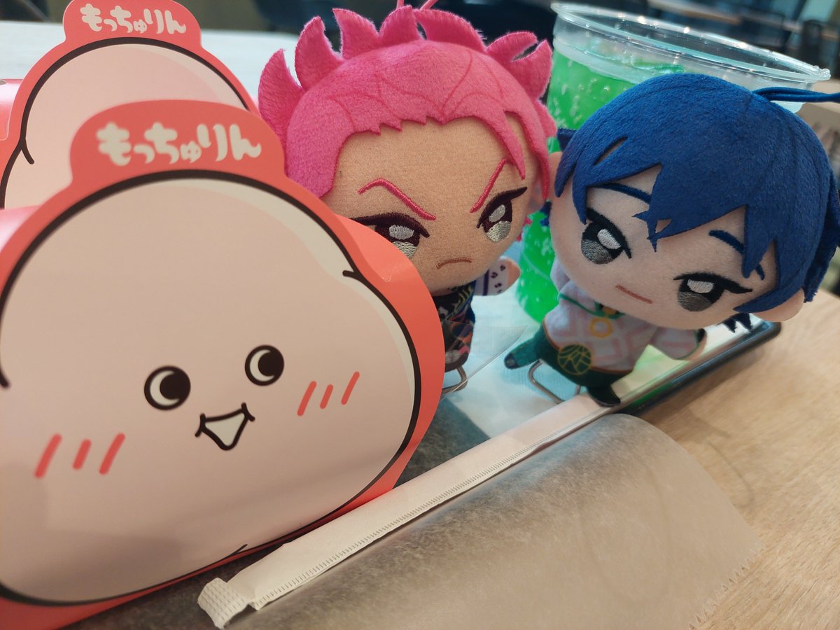stgoropunch's tweet photo. ストローめっちゃ踏まれとる https://t.co/cpWUbPTkJi