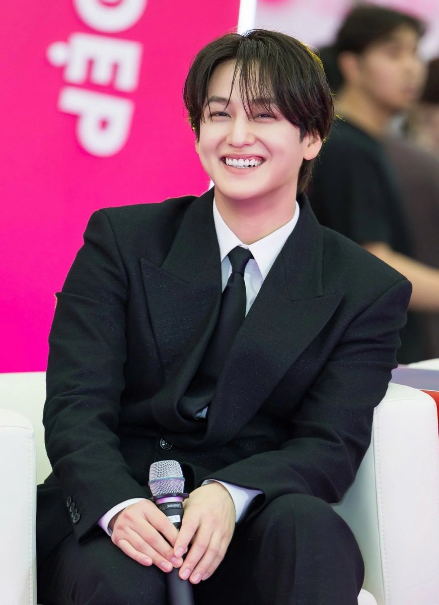 kdrama_menfess's tweet photo. KAK KIM BUM, TOLONG MUNDURAN DIKITTTT CAKEPNYA KELEWATAN 🫠🫠🫠 •KDM•  

https://t.co/beBfe3cwIZ