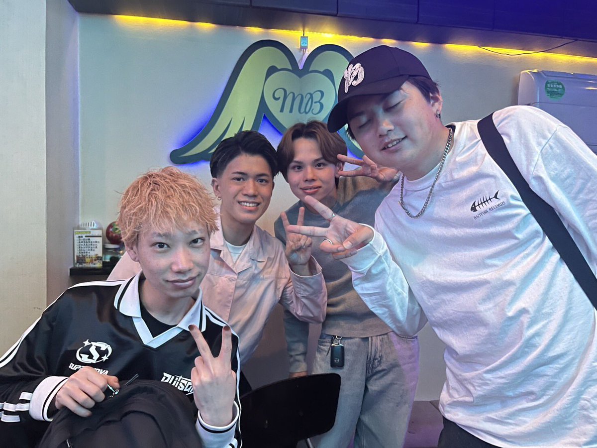 bar_magicalba7's tweet photo. ┈┈┈┈┈┈┈
💃 2026.6.19 FRI ✨
┈┈┈┈

皆様ごきげんよう( ˘ω˘ )✨

今年も恒例のアイテムを今日からプレゼントします😆

詳細は近日公開するわねっ💃

まだ帰るには早すぎる夜…🌙✨

二次会にもお気軽にどうぞっ🥂

スタッフ超ド派手メイクでお待ちしてますわっ👱🏻‍♀️💄💅 https://t.co/8J0hDJRDDK