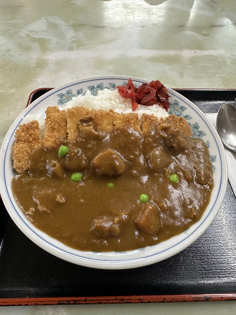 CB1300SB30th's tweet photo. @Wataruch55 残念😢
自分が食したカツカレーはこんなデカ盛り（笑）
定食もご飯🍚おかわりおけーなんすよ（笑） https://t.co/ZklC69rx4D