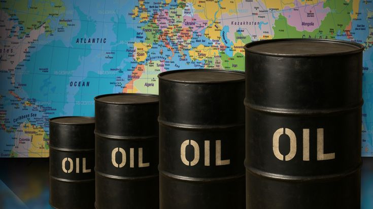 coinwaft's tweet photo. 🚨 BREAKING: Over 80M barrels of oil remain sidelined awaiting passage through Hormuz. As supply fears ease and crude falls from above $120 to around $77, markets are increasingly pricing in the possibility of significantly lower oil prices. https://t.co/mmTlmA9Rjg