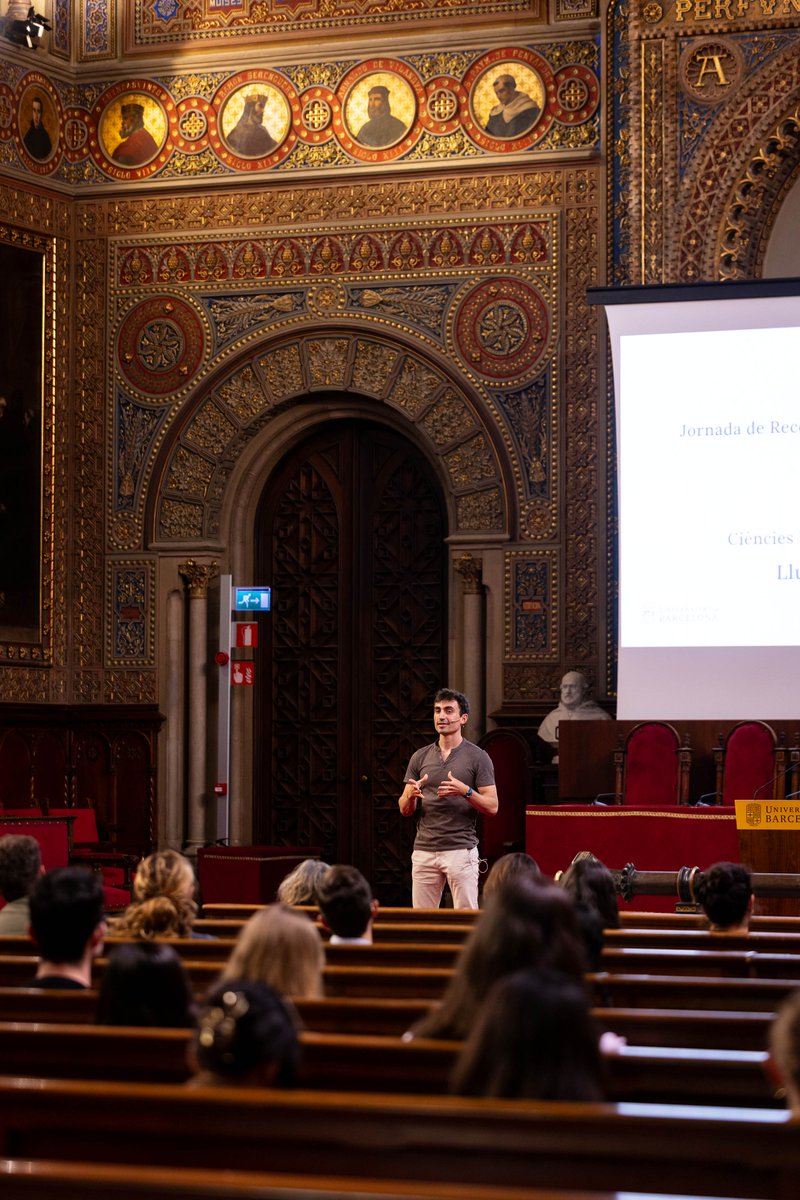 icmabCSIC's tweet photo. Lluis Casabona (#eMolMat) premiat al millor monòleg a la 4ta Jornada de Recerca i Divulgació de Doctorat de la @UniBarcelona
https://t.co/YCme3eMI44
Més de 200 participants a una Jornada per visibilitzar la recerca, fomentar habilitats comunicatives i crear xarxa. https://t.co/e02LDwHdJw