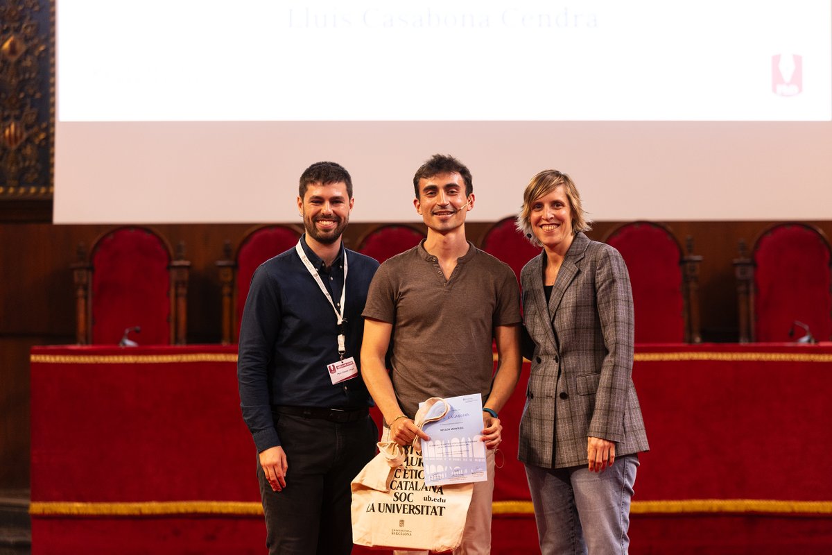 icmabCSIC's tweet photo. Lluis Casabona (#eMolMat) premiat al millor monòleg a la 4ta Jornada de Recerca i Divulgació de Doctorat de la @UniBarcelona
https://t.co/YCme3eMI44
Més de 200 participants a una Jornada per visibilitzar la recerca, fomentar habilitats comunicatives i crear xarxa. https://t.co/e02LDwHdJw
