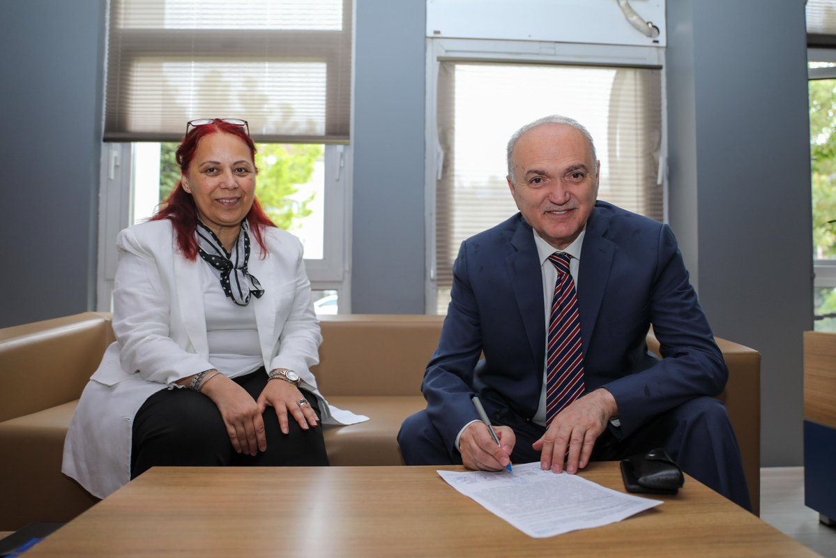 csbduzce's tweet photo. Düzce Çevre,Şehircilik ve İklim  Değişikliği İl Müdürlüğü  Milli Emlak’a ait Beslanbey’deki iki parselin   Düzce Belediyesine devri ,  İl Müdürümüz Sayın Nurhan KARTAL ve Belediye Başkanımız Sayın Faruk ÖZLÜ'nün imzalarıyla gerçekleşti. https://t.co/YFD62byaLn