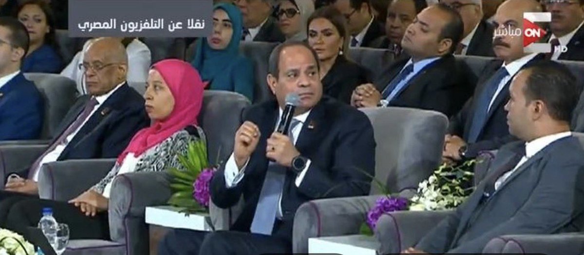 ABDALLA_ALTABEY's tweet photo. عندنا 4 نسخ من السيسي العرص:
-السيسي في المسجد وهو كاره نفسه والمكان ومن حوله.
-السيسي في الكنيسه وهو متهلل وفرحان وحاسس إنه ببيته.
-السيسي مع المصريين وهو بيشخط وينطر وعامل فيها فرعون.
-السيسي مع الأجانب وهو منسون وعامل فيها الست اللعوب التي تبحث عن علاقة جنسيه. https://t.co/gUooBey4HT