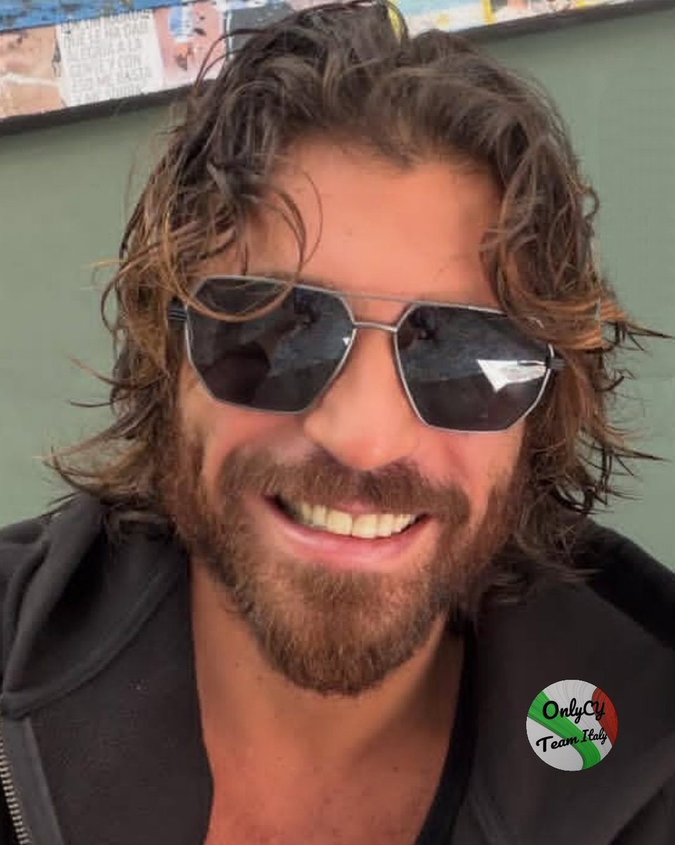 OnlyCanTeam's tweet photo. A volte per cominciare bene la giornata basta un "buongiorno" dalla persona giusta 💘💘

#CanYaman 
#OnlyCanYamanTeamItaly https://t.co/LVGTUK2rUg