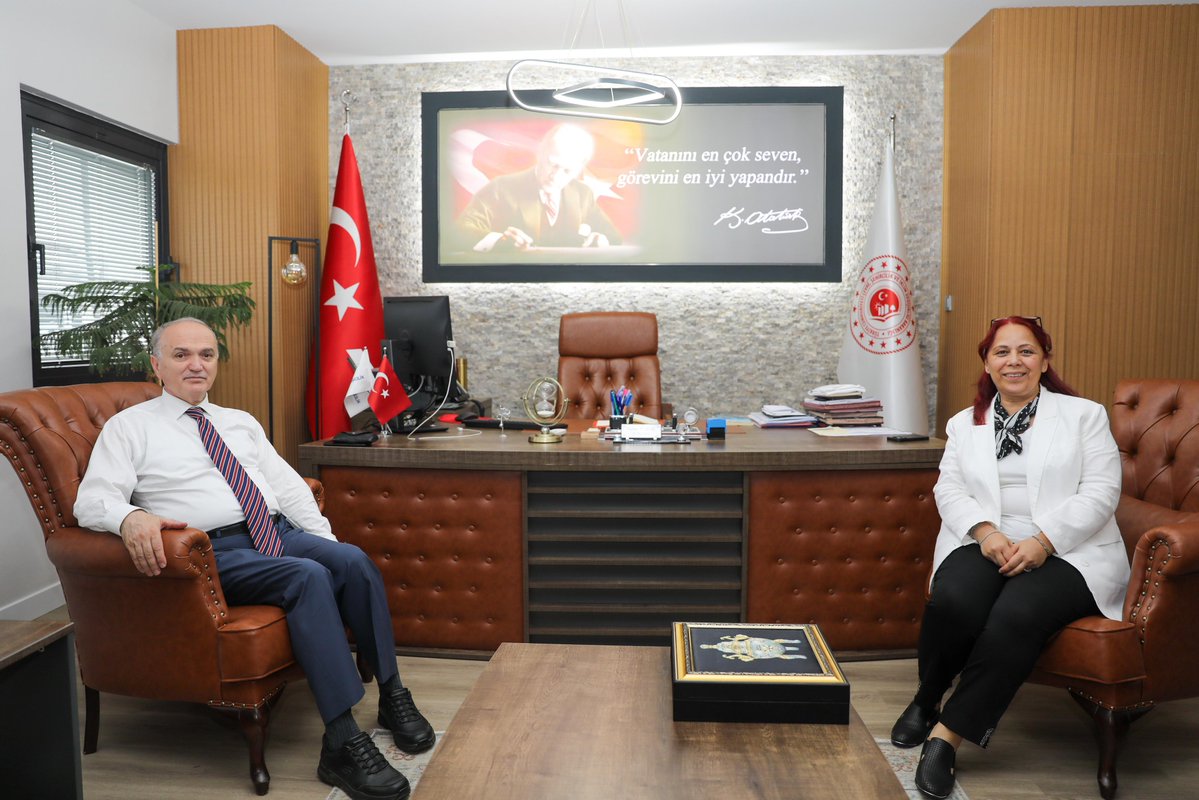 csbduzce's tweet photo. Düzce Çevre,Şehircilik ve İklim  Değişikliği İl Müdürlüğü  Milli Emlak’a ait Beslanbey’deki iki parselin   Düzce Belediyesine devri ,  İl Müdürümüz Sayın Nurhan KARTAL ve Belediye Başkanımız Sayın Faruk ÖZLÜ'nün imzalarıyla gerçekleşti. https://t.co/YFD62byaLn