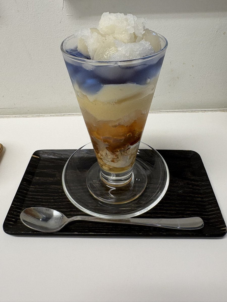 pop_max12345's tweet photo. ①龍游黄茶
②夏日星空芭菲

①ちゃんとお茶の色が黄色になる。黄色でもちゃんとお茶の味がする。
②美味しい。一番上にのっているシャーベット状のものが"木姜子のグラニテ"だと思うのですが、ハッカのような、はっと目が覚めるようなお味。

西早稲田
甘露 https://t.co/XMg90t7zIZ