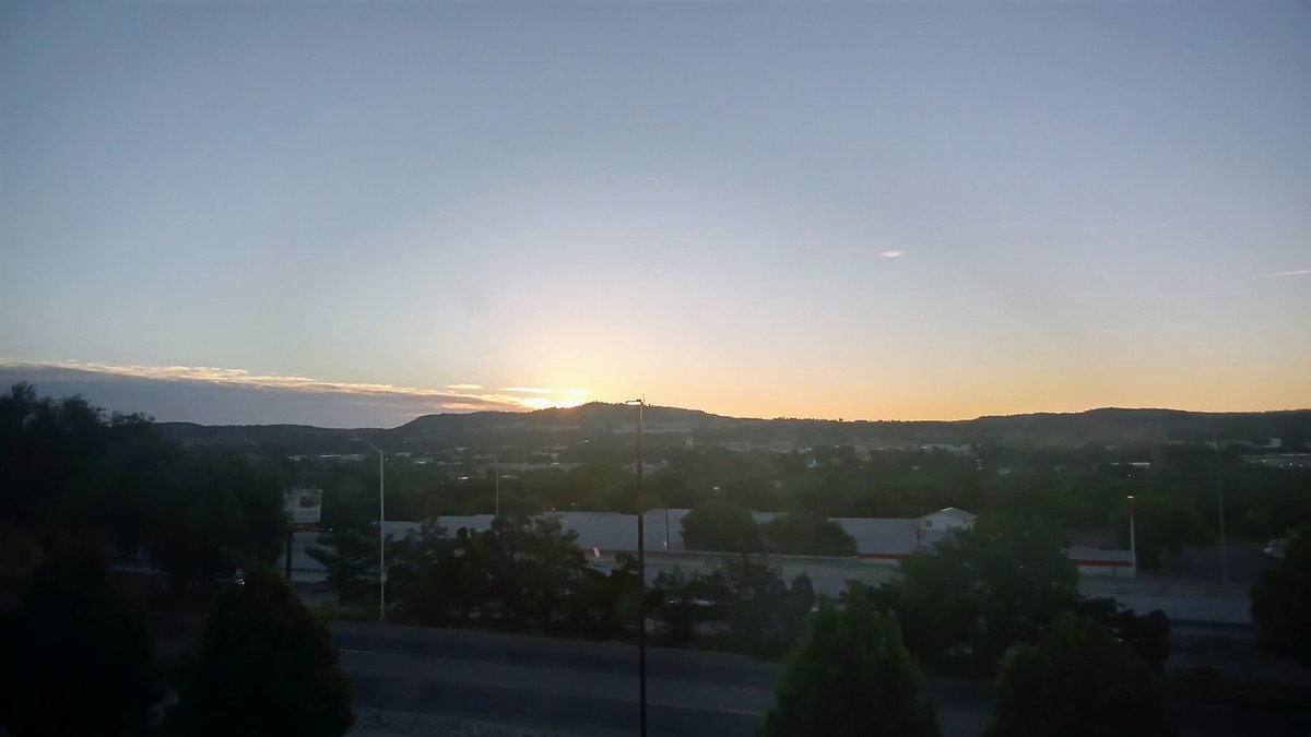 RichGustason's tweet photo. There is nothing quite like a sunrise in Colorado Springs. It's quite breathtaking.  #ColoradoSprings https://t.co/ARJS7QTMEx