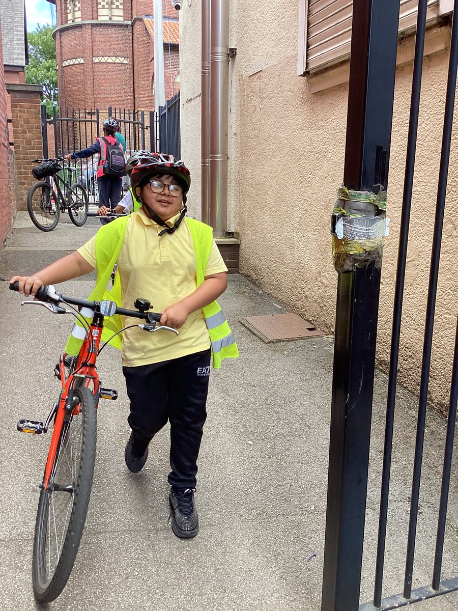 HolyFamily_Y3's tweet photo. 🚴‍♀️🚴 Y5 @year_holy have been taking part in their Bikeability lessons, developing the skills and confidence to ride safely on the road. Learning the importance of wearing a helmet, staying alert to their surroundings, and being attentive while riding. #CSTHFB10 #PEHFB10 https://t.co/DVYUYvLjv6