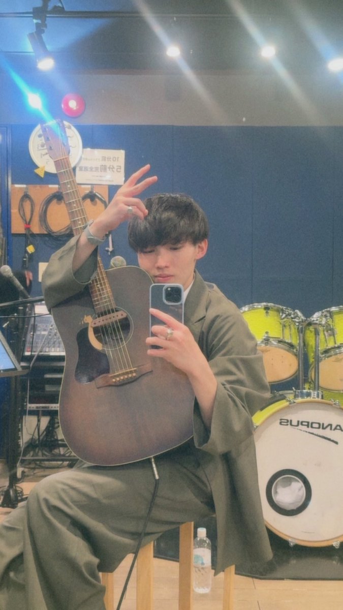 kakeruvo's tweet photo. 久しぶり！生きてます！

スタジオに入って音楽鳴らしてた！生きる！

またライブのお知らせもしますね🐈‍⬛ https://t.co/3jmjrng7y7