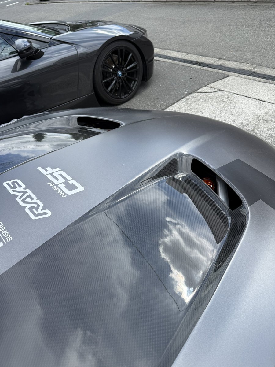 Phenix550's tweet photo. エアインテークを付けに行った日にあったデモカー。見えないおしゃれからそろそろ見えるおしゃれのカスタムをしたい（笑） https://t.co/77DJ4lbmm4