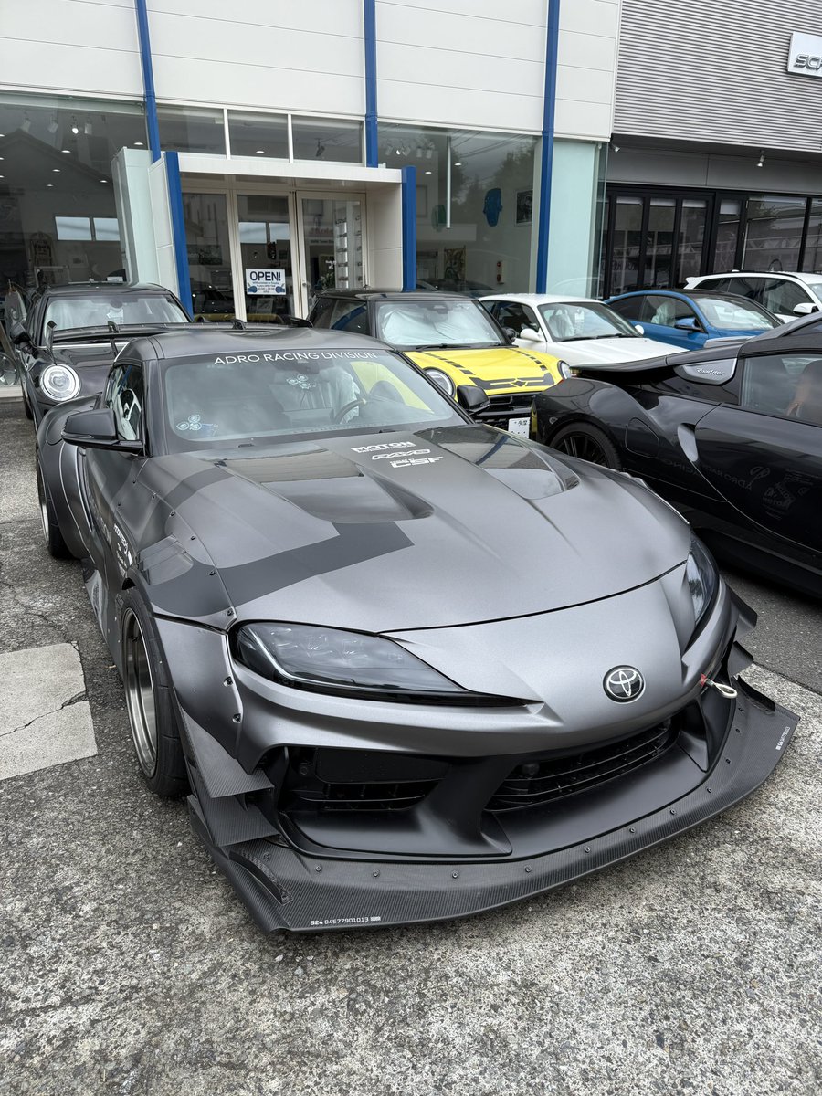 Phenix550's tweet photo. エアインテークを付けに行った日にあったデモカー。見えないおしゃれからそろそろ見えるおしゃれのカスタムをしたい（笑） https://t.co/77DJ4lbmm4