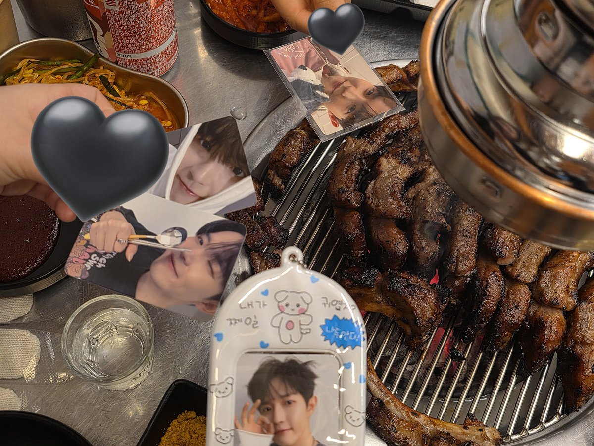 HCUTE__'s tweet photo. 윈둥이들이랑 냠냠냠 ㅎㅁㅎ 💕
피자가 안정환 피지래 히히
재환이 맛난거 많이 묵고 좋은 밤 보내잉 
#김재환_밥은_잘먹고있냐
#윈드_나도_같이먹자 #김재환 https://t.co/sMsreTo6WM