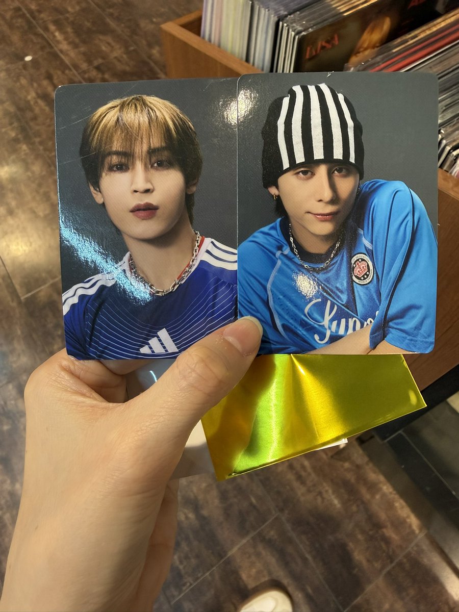 eug_aq's tweet photo. JI BLUE 景色 INI JO1 封入 特典 交換 トレカ セルカ 疾風 旋風 歓声 歓喜

【譲】
タワレコ特典 
歓声/疾風: 與那城
歓喜/旋風: 西

【求】 同種 川西、金城

都内手渡し、郵送またはナゴド手渡し交換希望です。お気軽にお声掛け下さい🥲🙏🏻

#JIBLUE交換 #JO1交換 #INI交換 https://t.co/VJDfK1aV3b