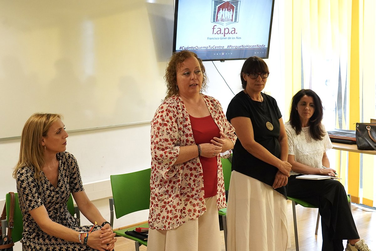 AytoAlcorcon's tweet photo. 👉El Ayuntamiento de Alcorcón muestra su apoyo a la FAPA Francisco Giner de los Ríos en las reivindicaciones para la necesaria climatización de las aulas 

ℹ️Más info: https://t.co/LEw8kdoDeE https://t.co/aOUqkphFHo