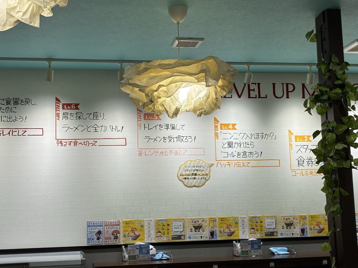 asaplusplus's tweet photo. ラーメン作戦レベルアップさんで初めて冒険してきた😄
限定のイカスミが美味そうでヘルシー？っぽかったから思わず注文。
ちゃんと肉じゃなくてイカ入ってて満足🦑
美味かったから次は普通のを
店内BGMがピコピコ音でオタクに刺さるね。 https://t.co/Z3HtG1xWII