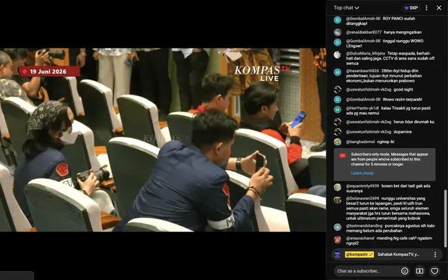 kronzaxx's tweet photo. Wahh temen2 Trisakti dan gabungan beberapa kampus serta HMI nembus DPR bertemu dengan pimpinan DPR mari kita lihat. 
Sc: blackhawk_team https://t.co/bSySE0P3n0