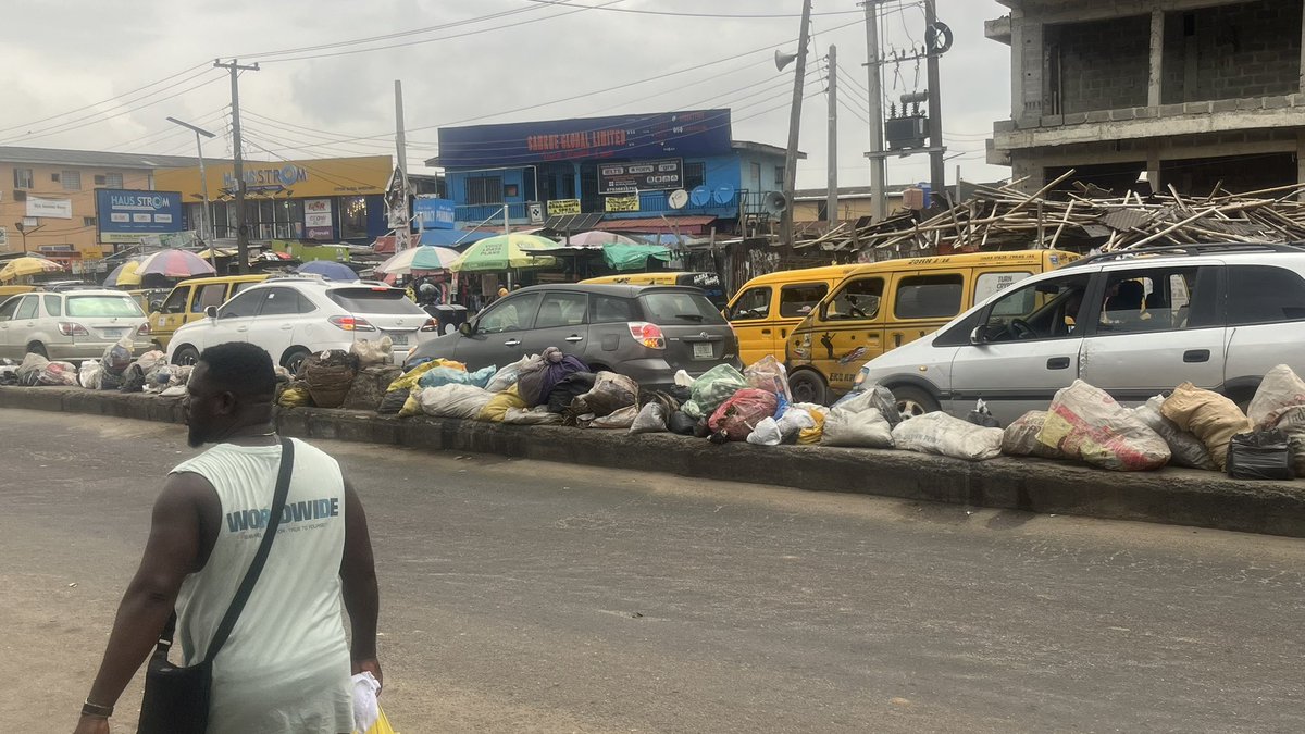 Oluwanifise13's tweet photo. Snap shot from from the median of the Egbeda-idimu road today. 

More in the Cs

EKO ONI BAJE O https://t.co/AIdJ49aWA0