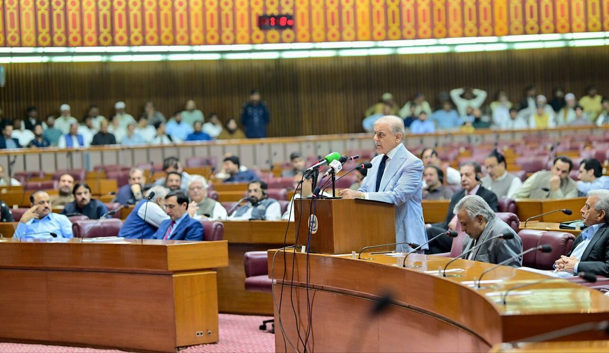 IrnaEnglish's tweet photo. Pakistani delegation to attend funeral of martyred leader of Iran: PM @CMShehbaz

https://t.co/fwP0e2OEgc https://t.co/eFmLt1JoIf