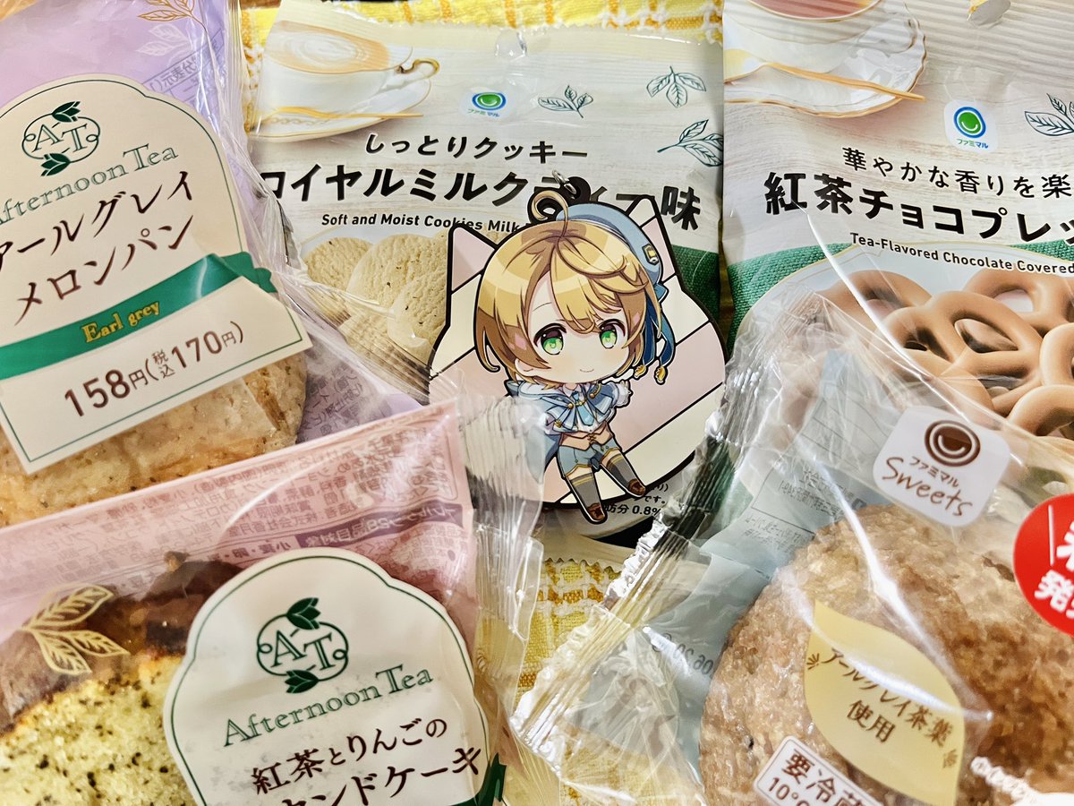syntax2022's tweet photo. ファミマに紅茶がいっぱい‥というウワサを聞いて、いろいろ買っちゃいました☺️✨
#おみて https://t.co/LkRmCcc3HF
