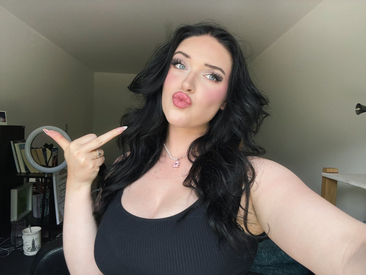 LaGoddessSophie's tweet photo. does this trigger the human atm in you?

findom • goddess https://t.co/LX4birP3Sw