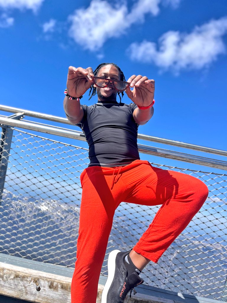 Muzingaye_Thaka's tweet photo. On Top of Germany 🇩🇪 😎 
#Zugspitze https://t.co/7PvvQcvAP4