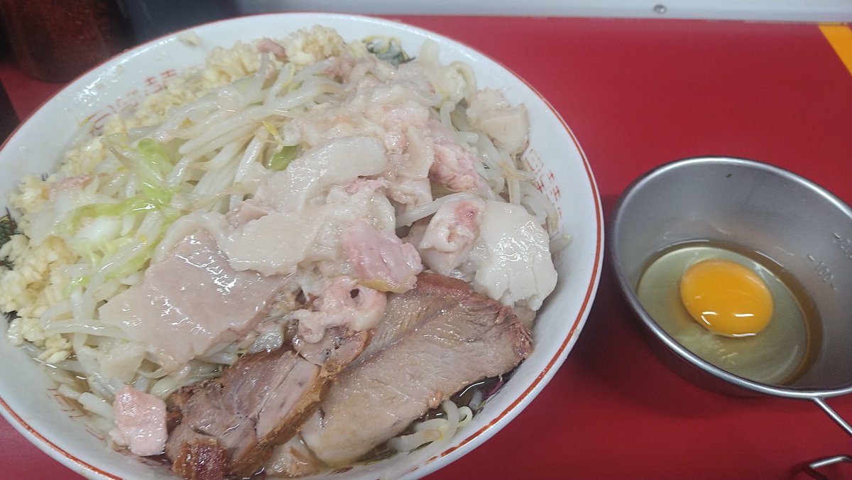 jirou_an2460's tweet photo. #ラーメン二郎湘南藤沢
#ラーメン好きと繋がりたい
19:57着。待合室待ち2
小ラーメン、生卵🥚
コールはニンニクマシマシアブラ
今日は珍しくアブラをコール👍️
久し振りにアブラだったので、気付いたらあっという間に完食してた✨
ごちそうさま🙇 https://t.co/gf2ZKTg3F8