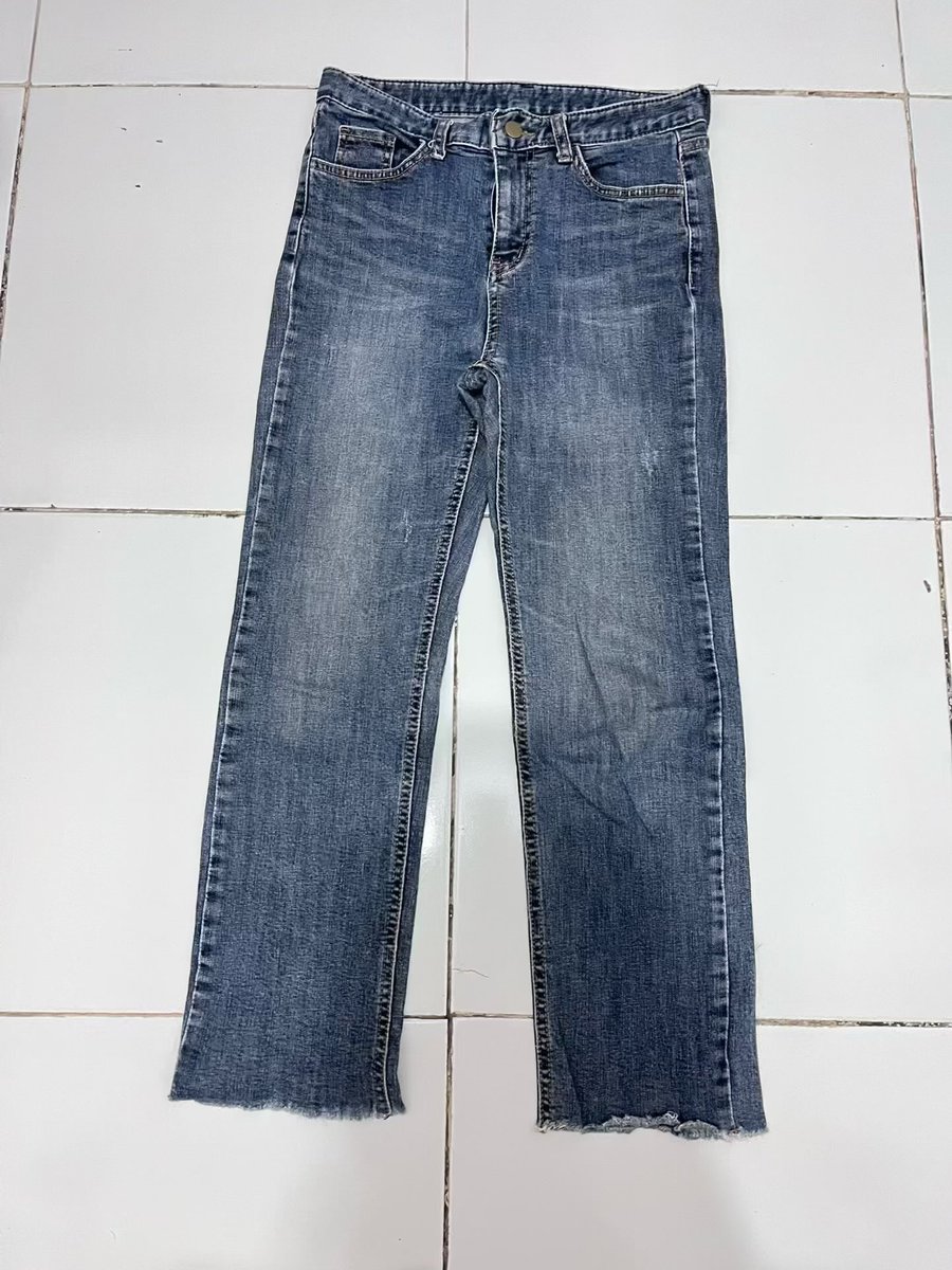 dillee0's tweet photo. pict 1: size 27-28 price 40k
pict 2: size 28 bahan strech price 45k
pict 3: size L dari brand vierlin price 60k
pict 4: size 28-29 bahan corduroy warna bw model baggy gt cakepp price 40k https://t.co/Irqeva88yh