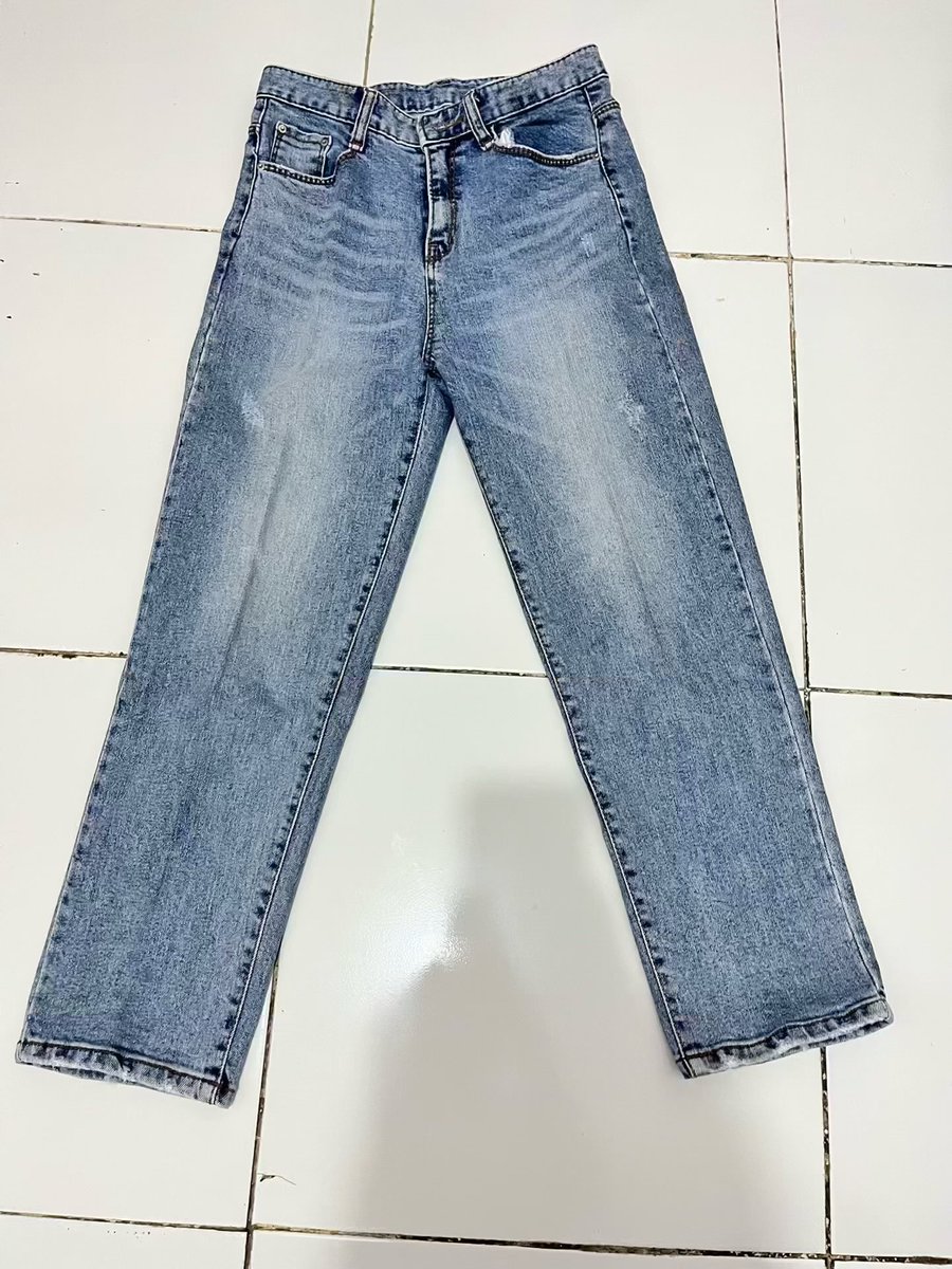 dillee0's tweet photo. pict 1: size 27-28 price 40k
pict 2: size 28 bahan strech price 45k
pict 3: size L dari brand vierlin price 60k
pict 4: size 28-29 bahan corduroy warna bw model baggy gt cakepp price 40k https://t.co/Irqeva88yh